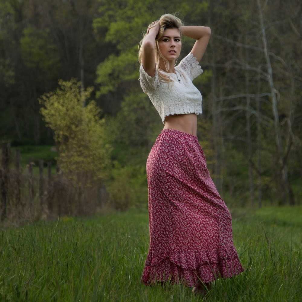 Small Francesca's Alya Lace Crop Top